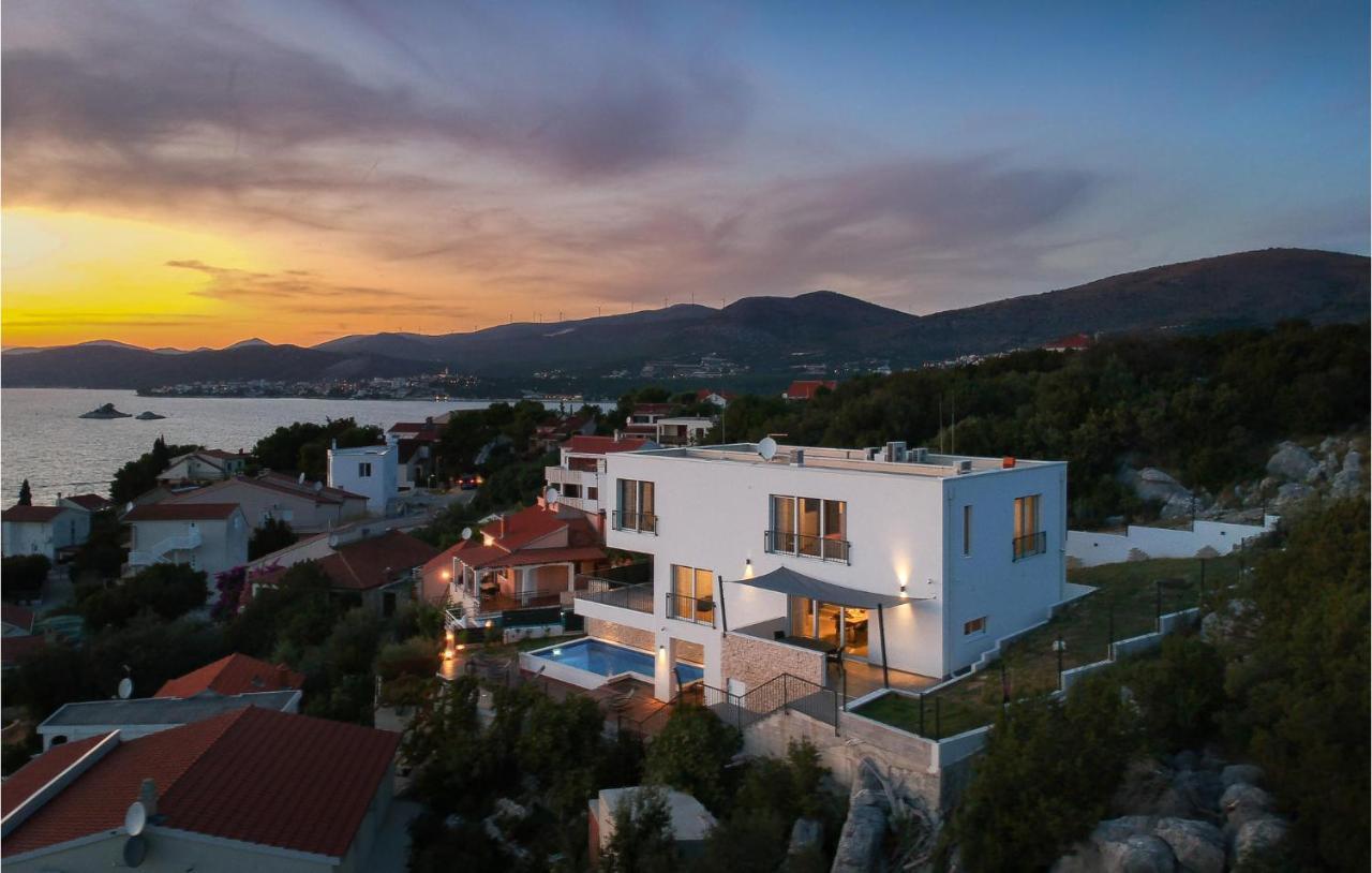 Stunning Home In Okrug Donji With Sauna, Outdoor Swimming Pool And Heated Swimming Pool Okrug Gornji Exteriör bild